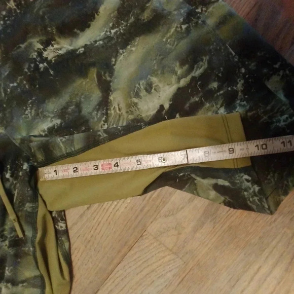 Lululemon Camo Green T.H.E. Linerless Shorts Men's Small - Picture 7 of 9